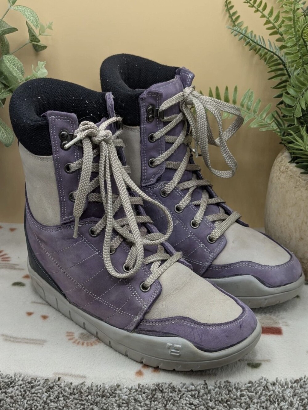 Vintage Burton Snowboard Boots Women's  Size 7 Purple Gray